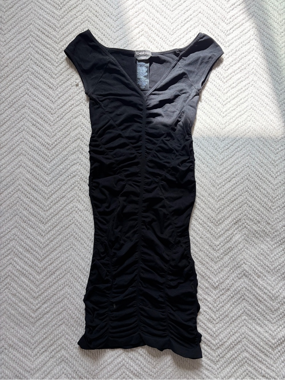 🖤 Black Scrunched V-Neck Midi Dress